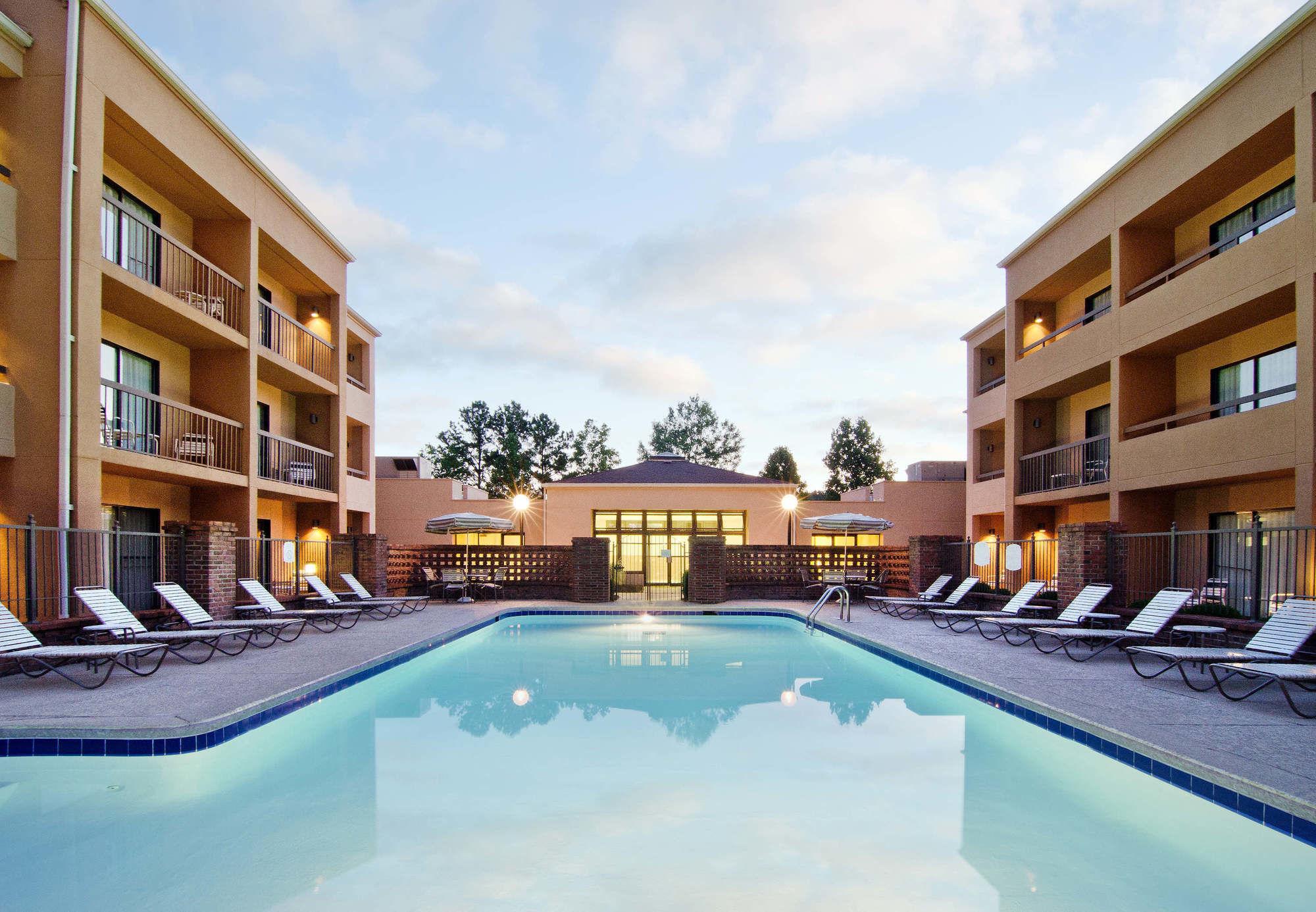 Courtyard By Marriott Huntsville University Drive Exterior foto