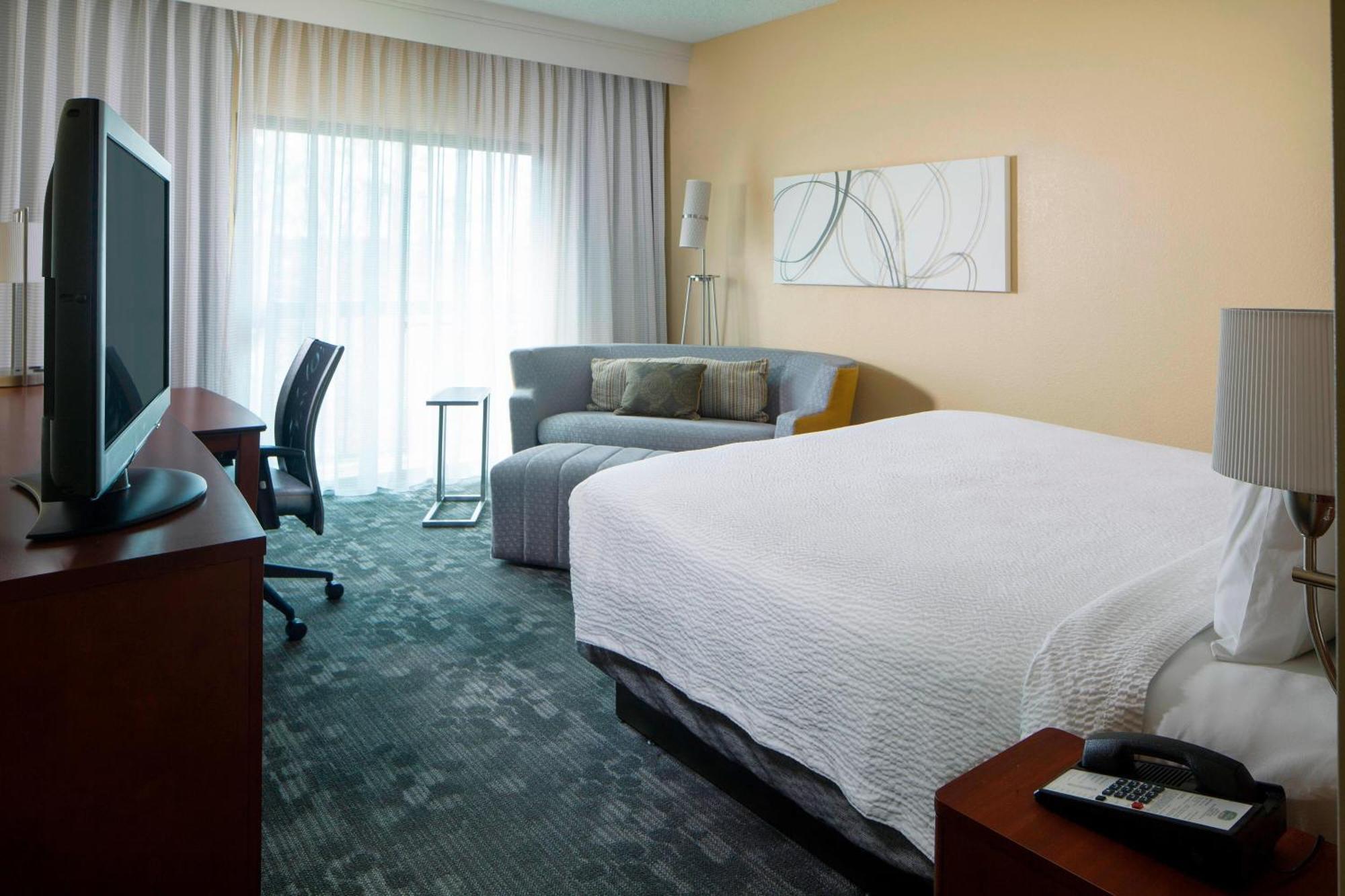 Courtyard By Marriott Huntsville University Drive Exterior foto