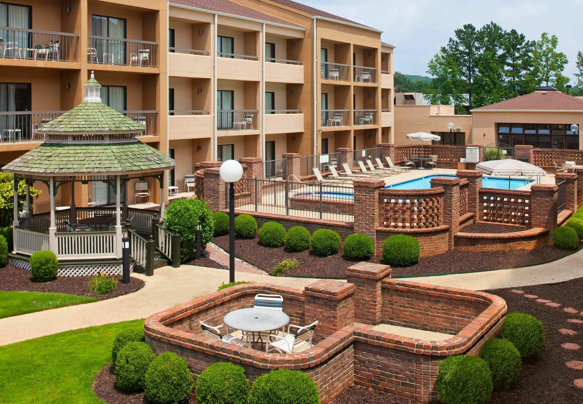 Courtyard By Marriott Huntsville University Drive Exterior foto